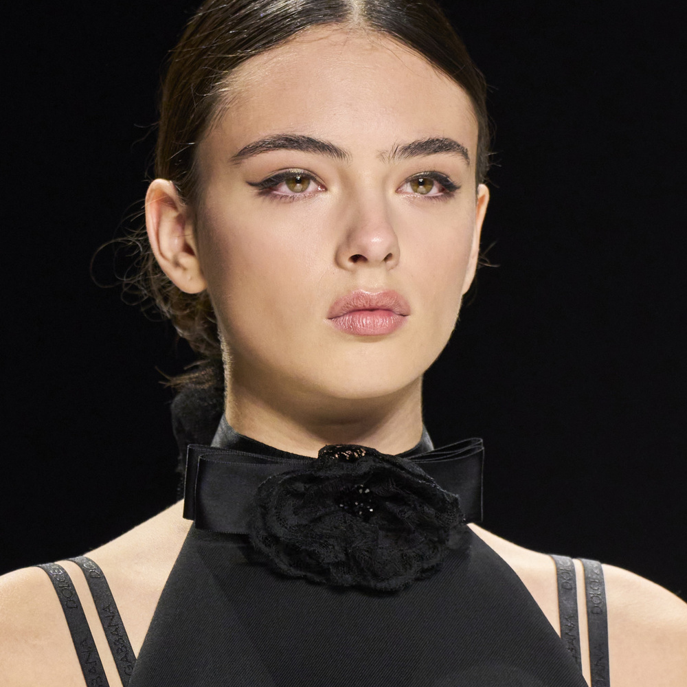 استعيدي الثقة والنعومة بخطوات للتخلص من الشعر الزائد