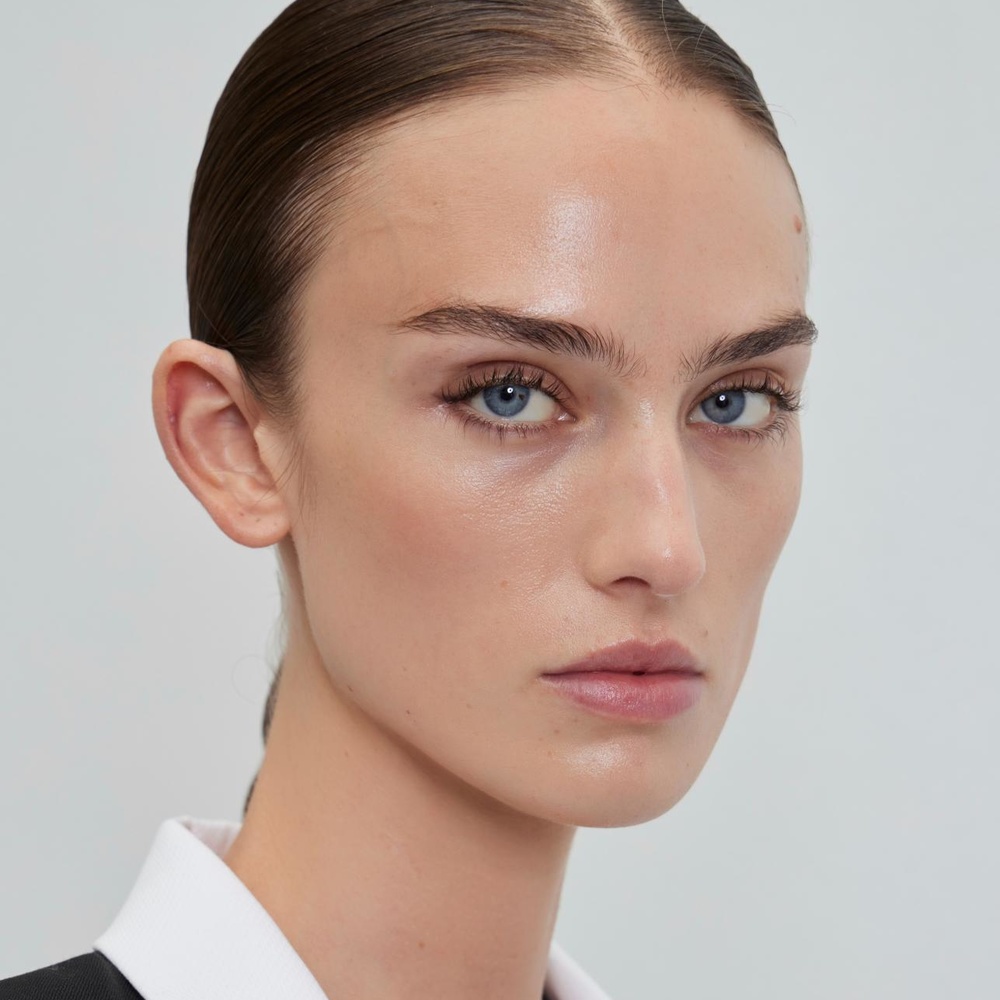 ابدئي رحلتك نحو بشرة خالية من العيوب بهذا الزيت الطبيعي ..إليك الطريقة