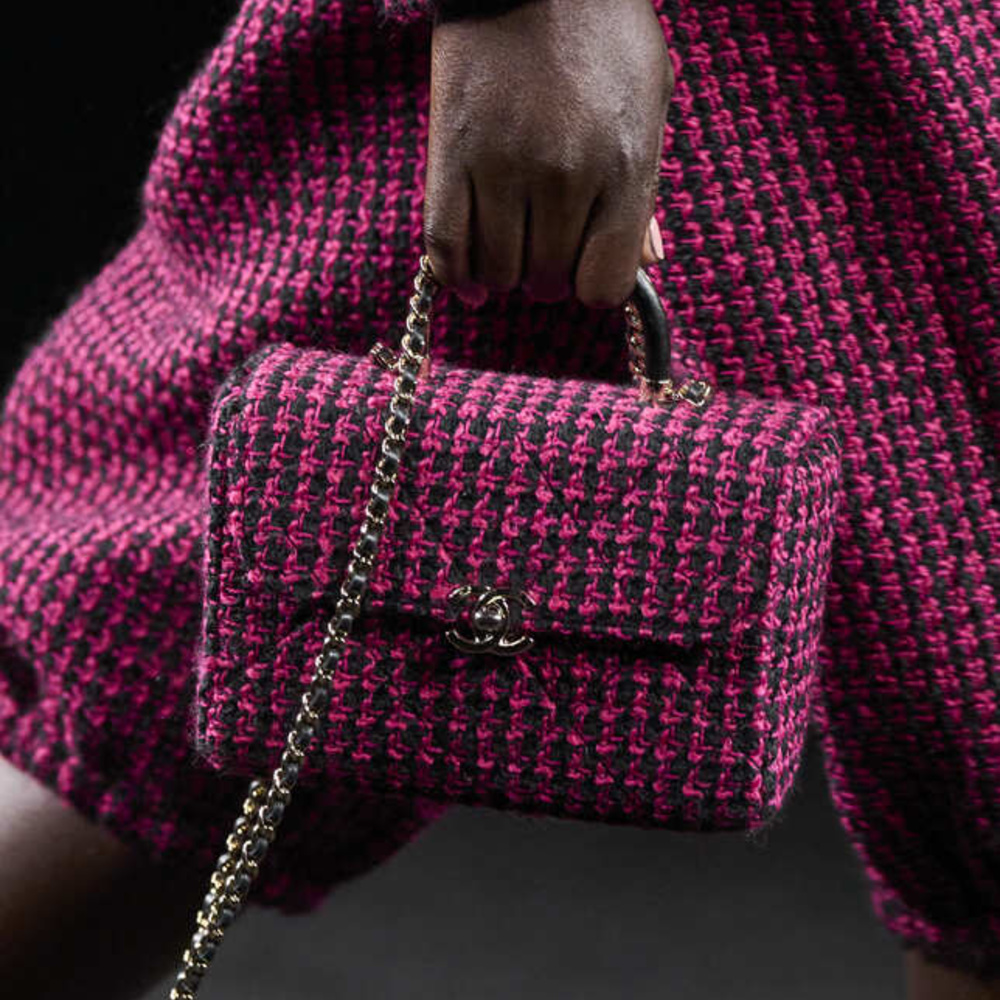 حقيبة لافتة من CHANEL