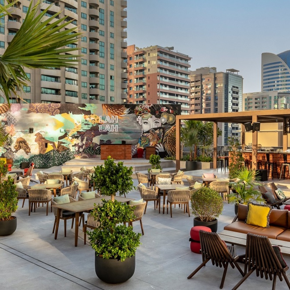 تمتعوا بأشهى النكهات الآسيوية وسط إطلالات خلابة في التراس الخارجي للمطعم الفاخر "لاه لاه"