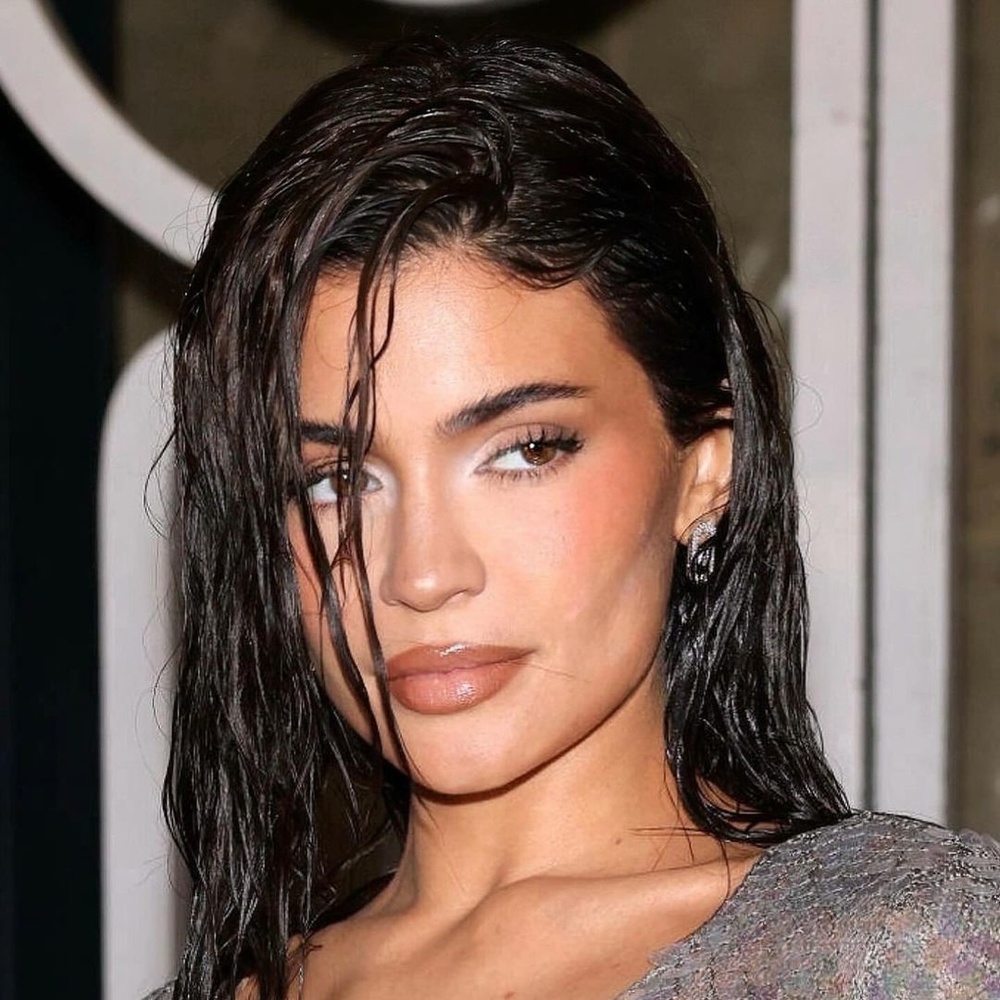 إطلالة كايلي جينر الجمالية في عروض الهوت كوتور لربيع وصيف 2024