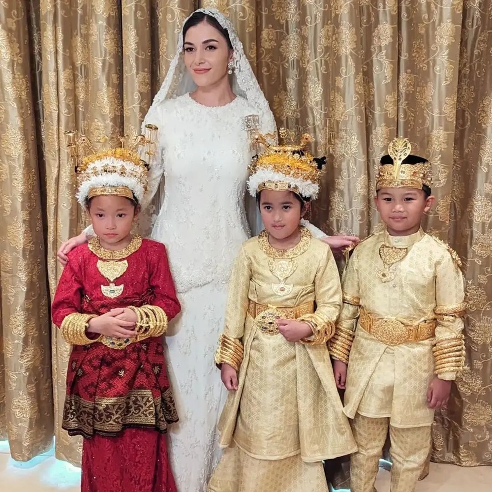 عروس الأميرعبد المتين إبن سلطان برونايبالفستان الأبيض