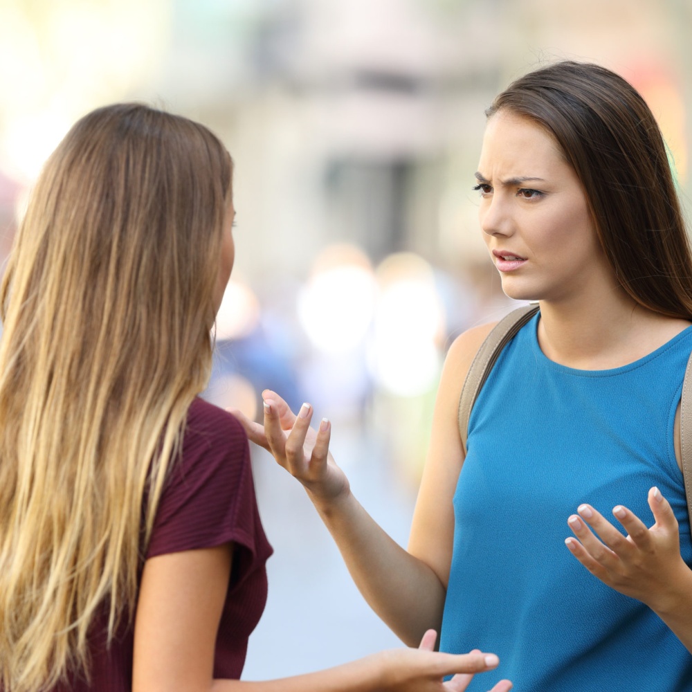 عشرة علامات للأصدقاء غير الصادقين أو الأوفياء...تعرفي عليها