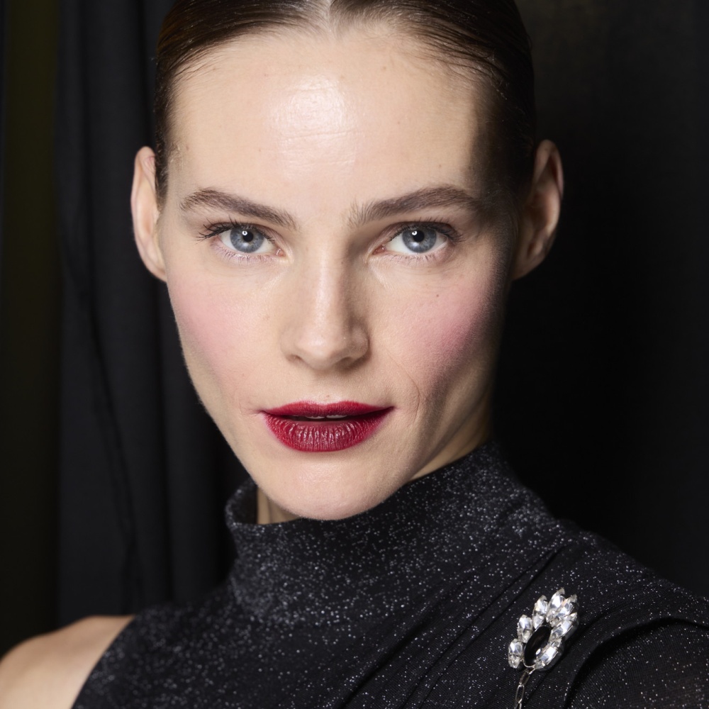 تقنية الفراكشنال ليزر لتقشير وتجديد سطح البشرة