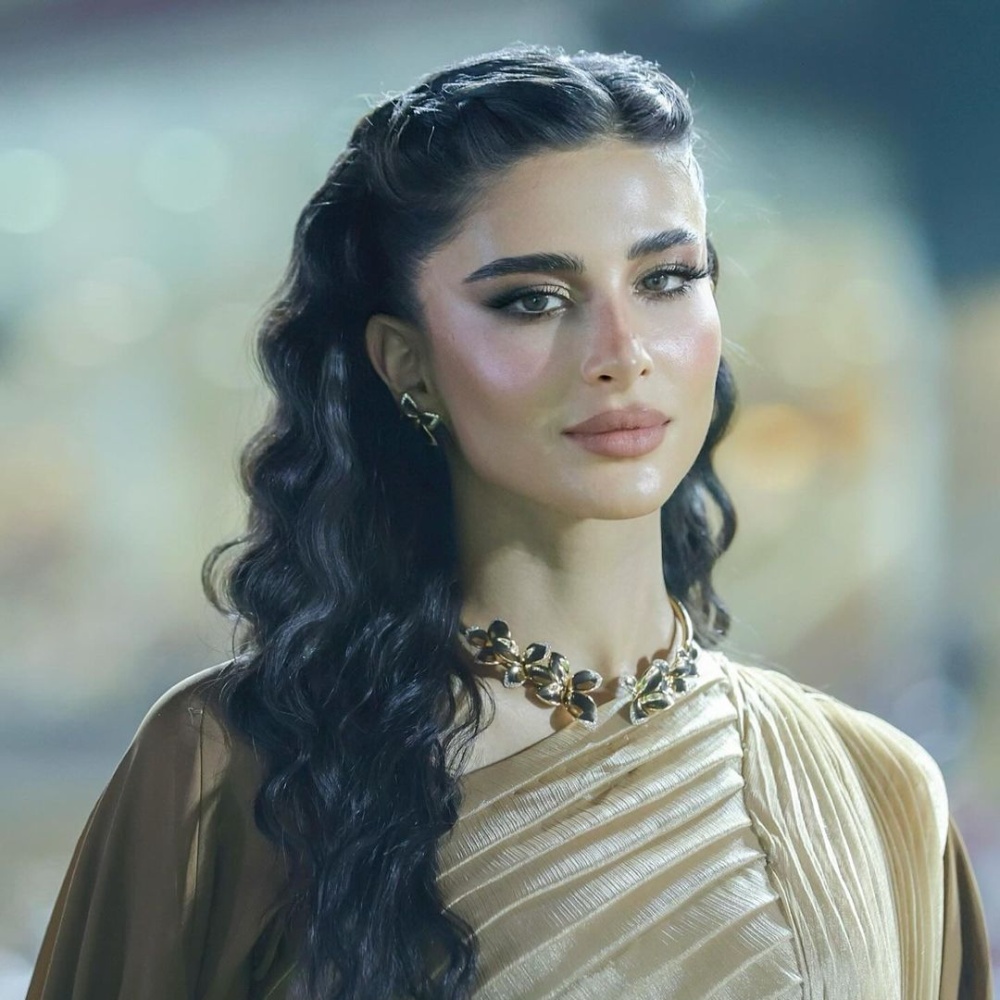 اللمسة التراثية تضفي سحرها على إطلالات النجمات الجمالية في كأس السعودية للخيل 2024