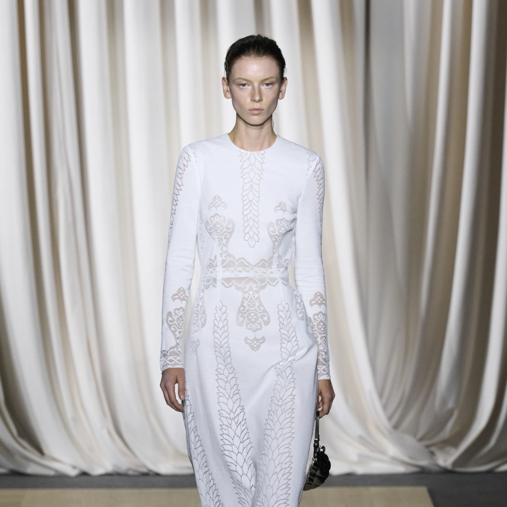 موديلات الفساتين لربيع وصيف 2024 متنوعة وترضي كل الأذواق