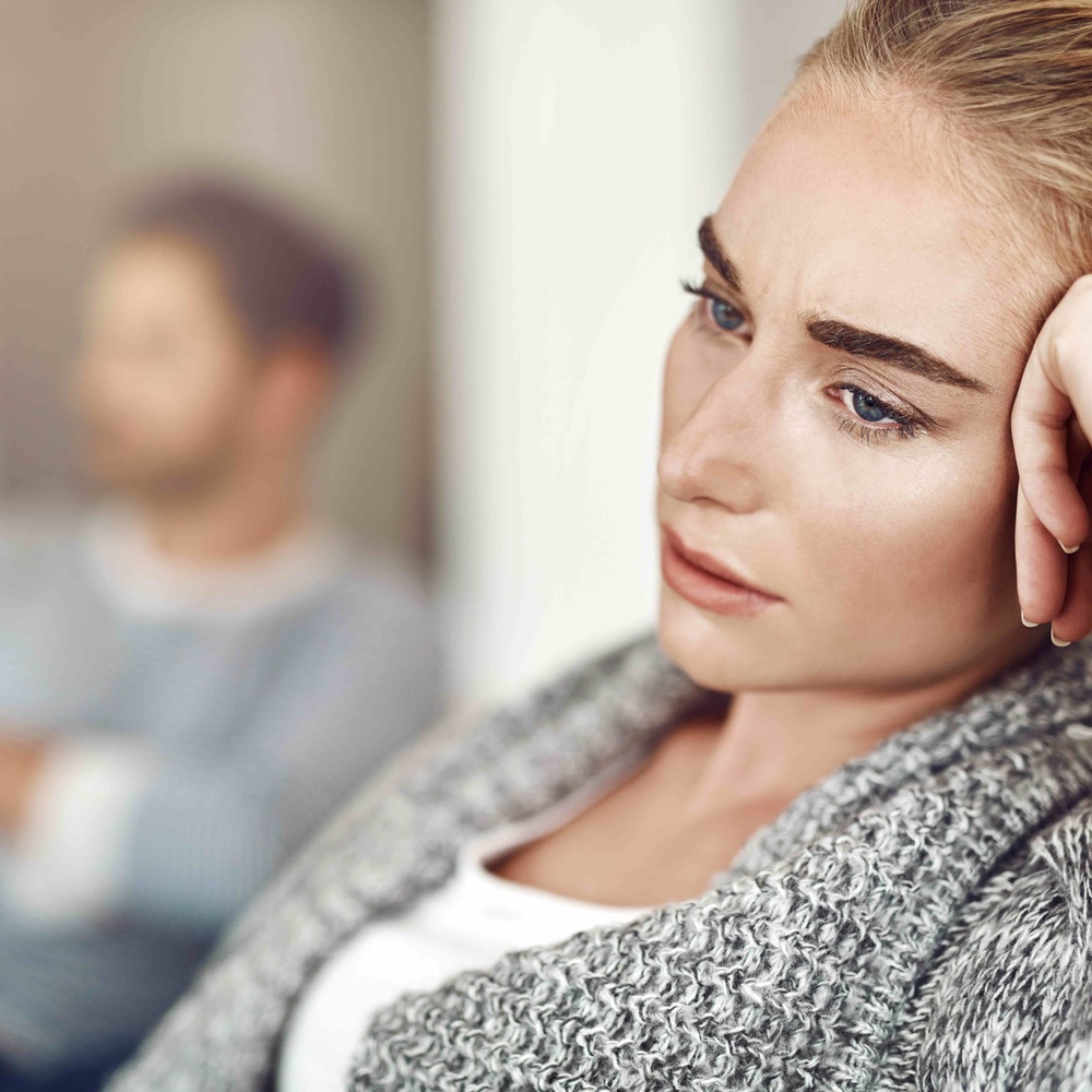 يعجز الرجل عن الانصات للمرأة بشكل جيد وهو ما يسبب انعدام شعورها بالأمان معه