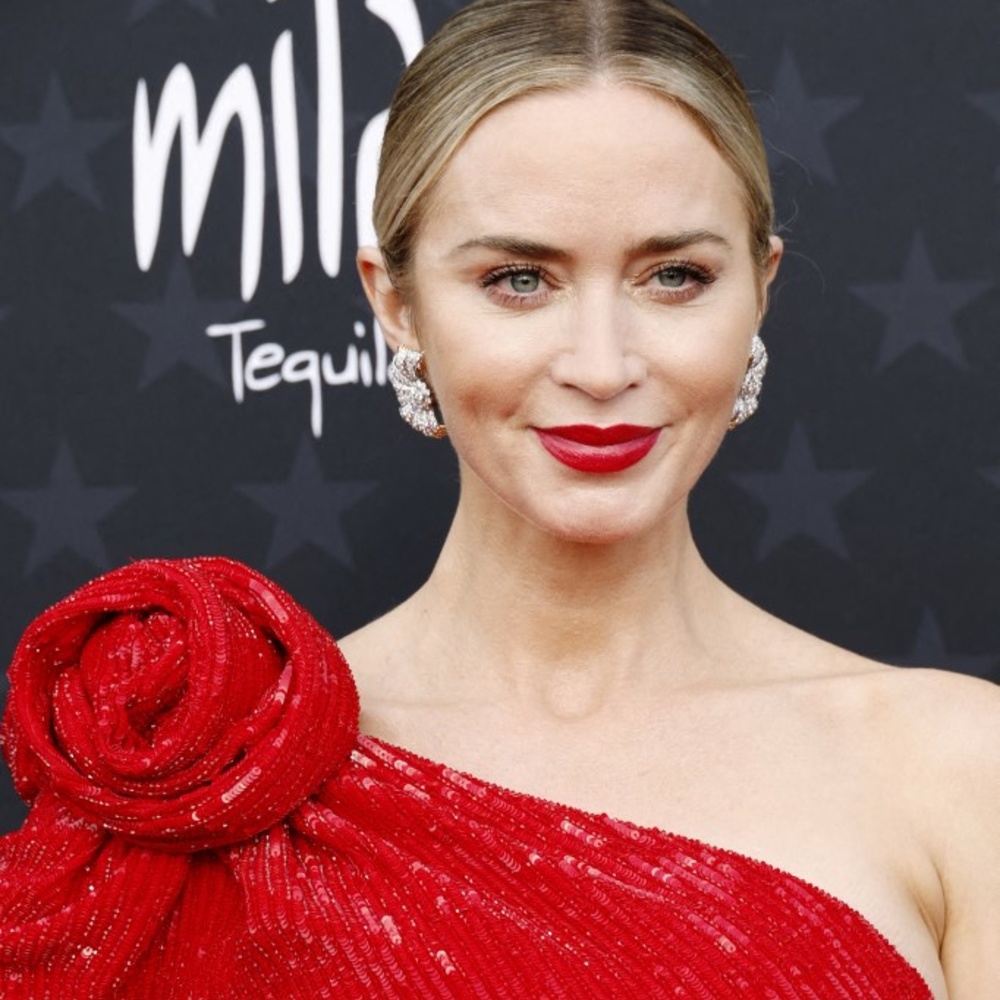 أجمل ألوان أحمر شفاه قوي عنوان جمالك في عيد الحب 2024.. إليك أجدد التدرجات لتطبيقها