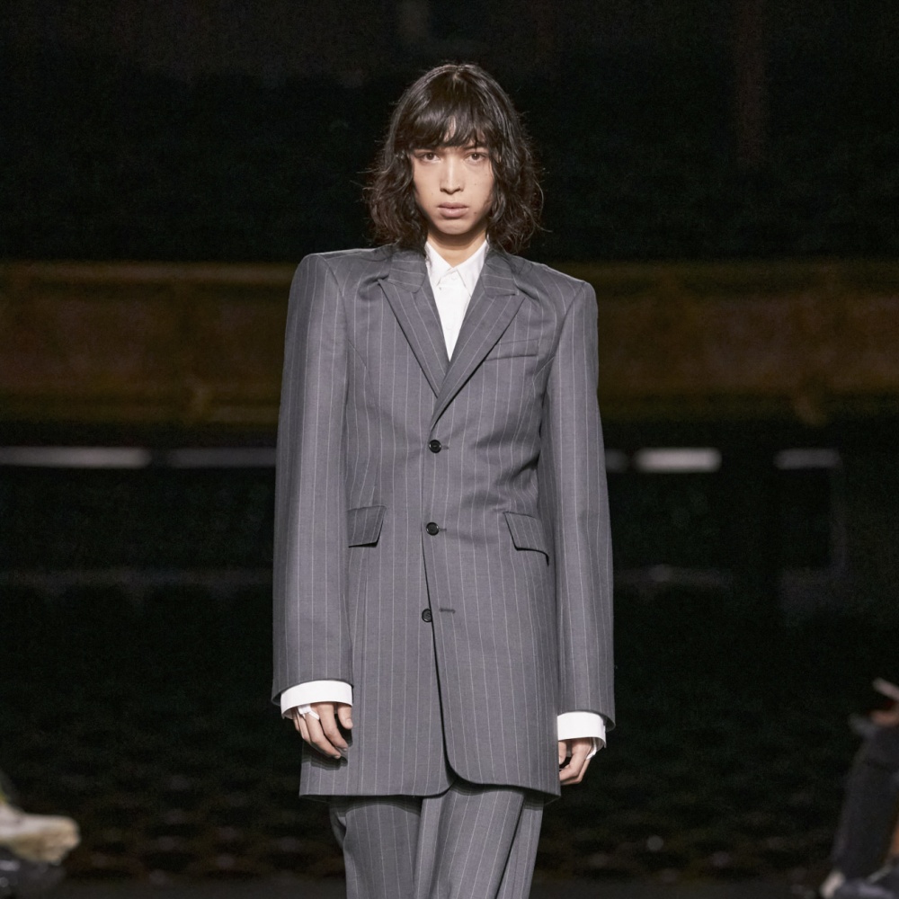 بعض التفاصيل الصغيرة تميز الجاكيت الرسمي عن البليزر..اكتشفيها هنا!