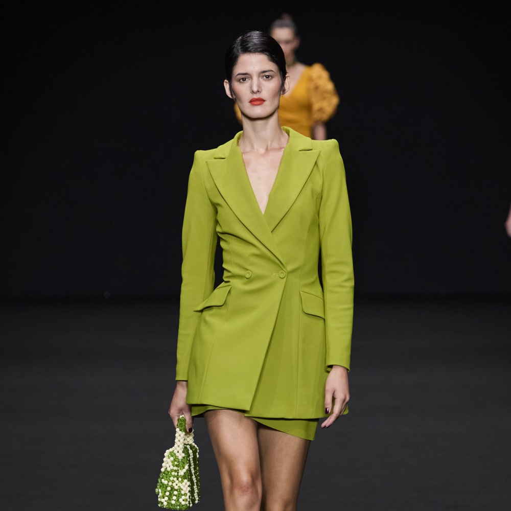 موضة الجاكيتات الخضراء والفاتحة