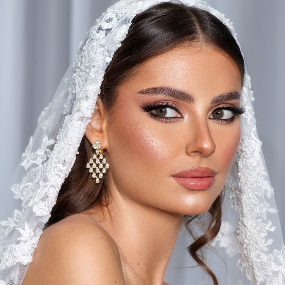 خبيرة التجميل السعودية "اسماء العقيل" لـ "هي":  أنصح العرايس بالابتعاد عن صيحات الموضة