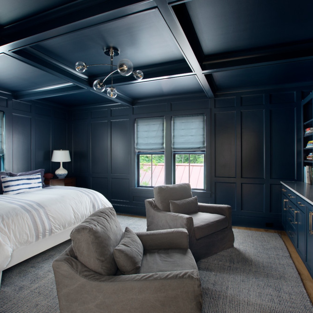 استخدام لون واحد فقط على الجدران والسقف، يضفي تأثيرًا مهدئًا