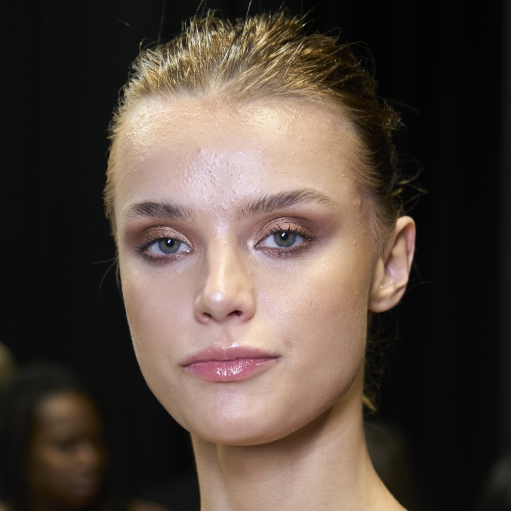 الطريق الى جمالك ...علاج ترهل الرقبة بدون جراحة وأهم مميزاته