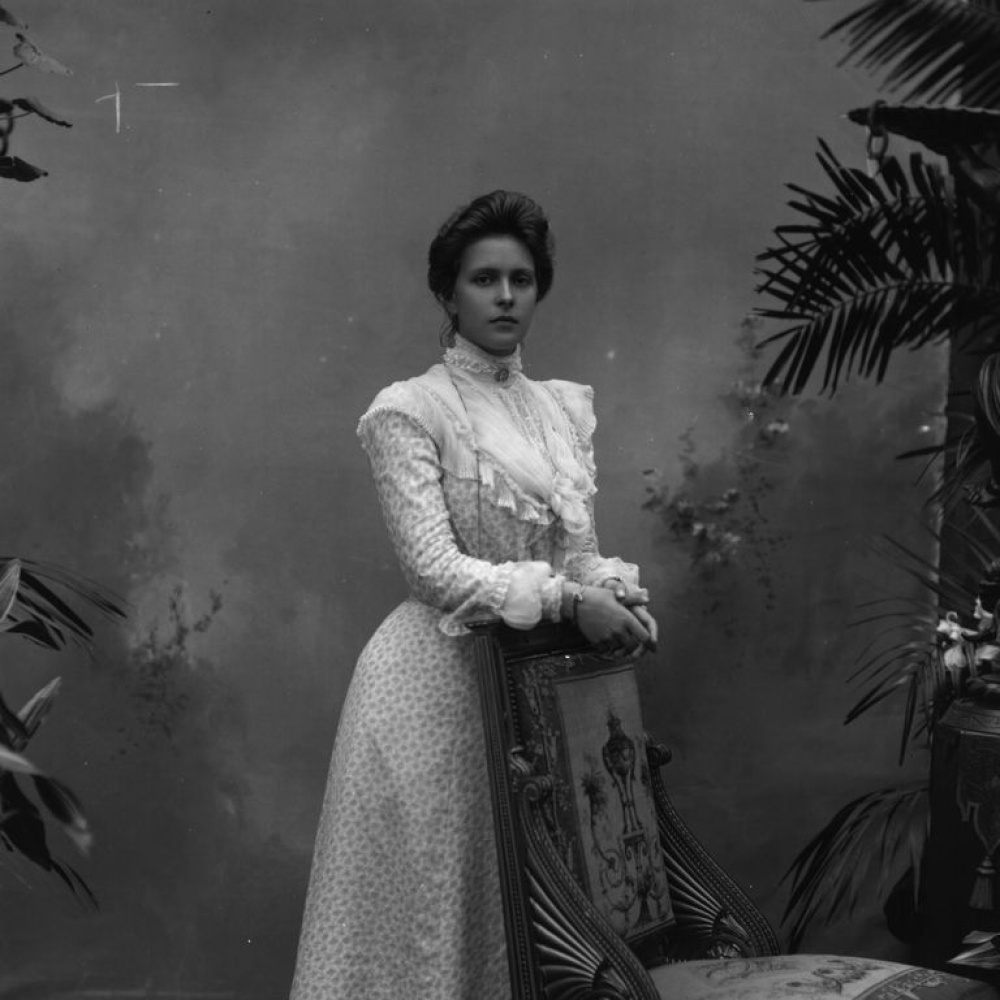 قصة الأميرة أليس جدة الملك تشارلز من النفي إلى مصحة عقلية