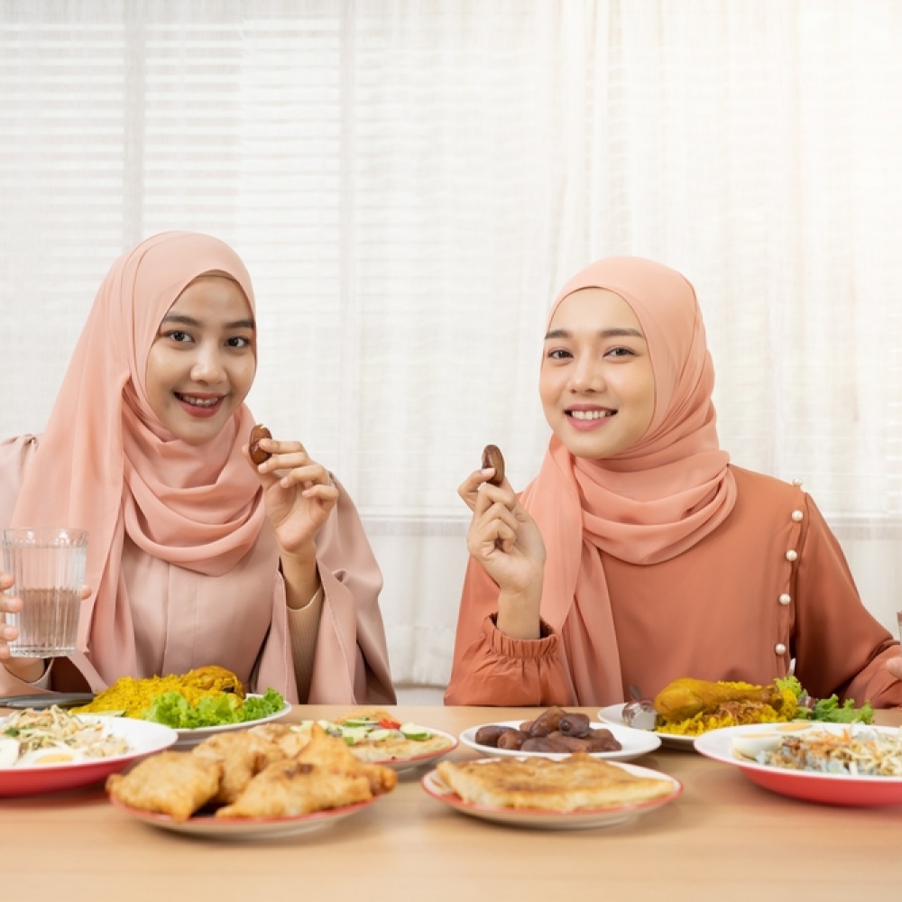 كيف تشجعين أولادكِ المراهقين على تناول الأكل الصحي في رمضان