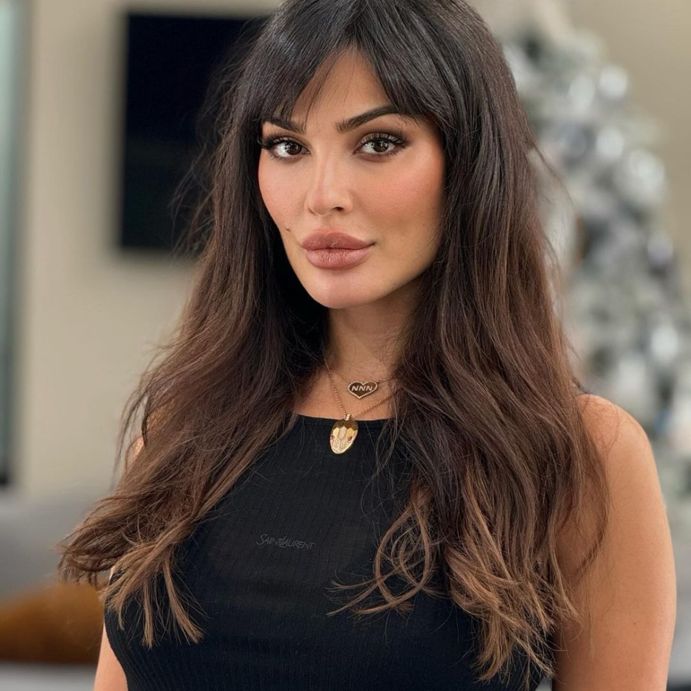 إطلالة نادين نجيم برسمات المكياج البني