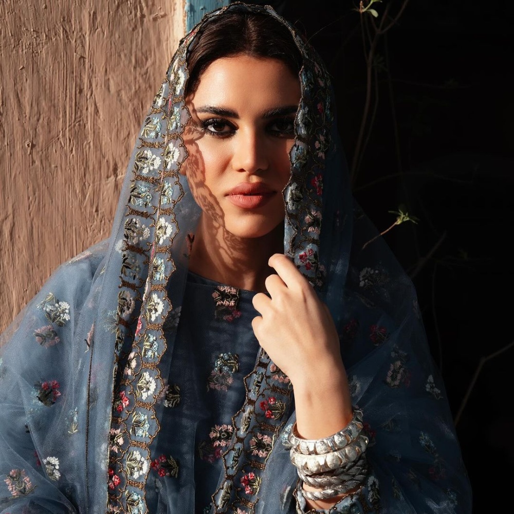 أكملي اطلالتك الشرقية بعطور العود - صورة من انستغرام نجود الرميحي