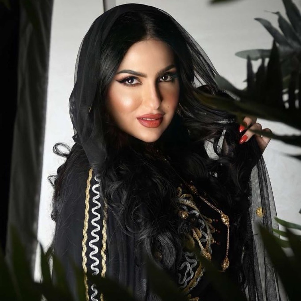 زينب العسكري