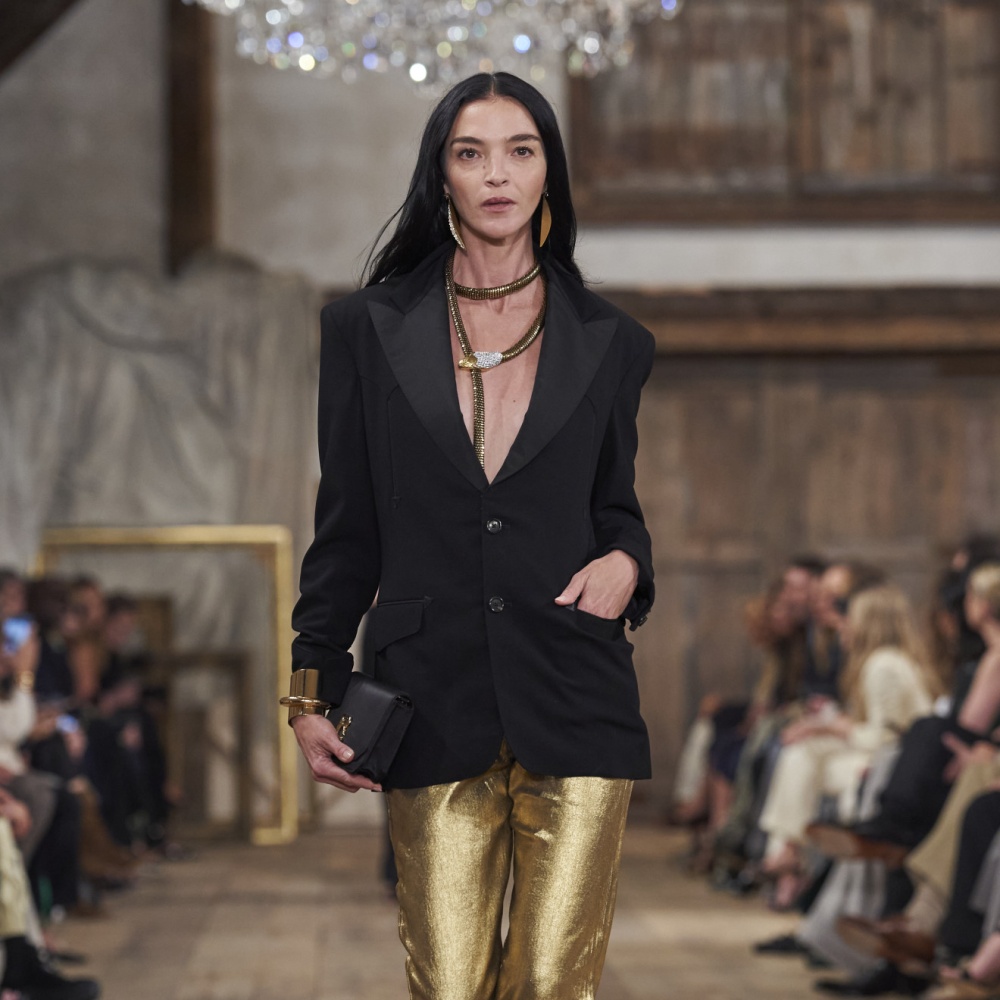 البنطلون الذهبي اللماع في رمضان 2024