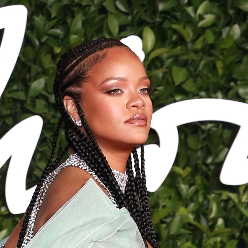 جولة داخل قصر ريهانا في لوس أنجلوس