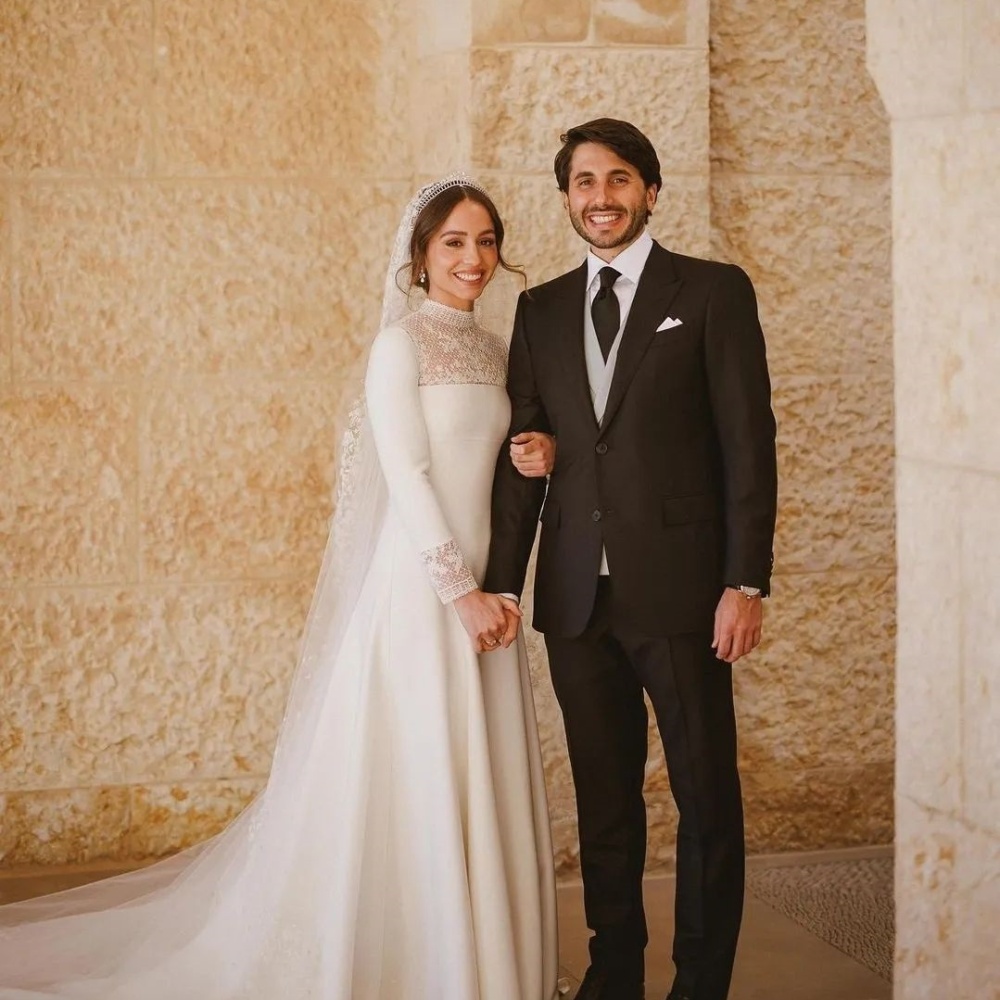 في ذكرى زواج الأميرة إيمان... تذكروا معنا أجمل اللقطات من حفل زفافها وقصة حبها