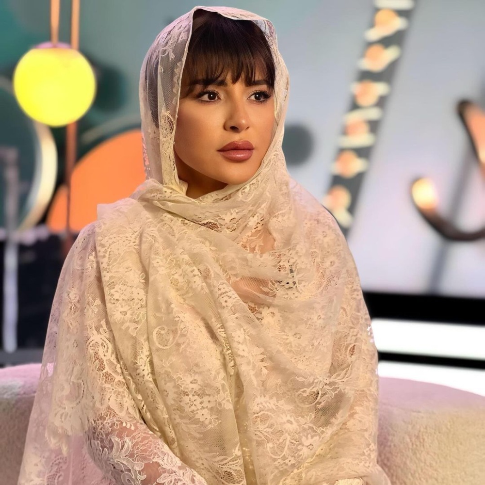 ماغي ابو غصن بإطلالة راقية من الدانتيل