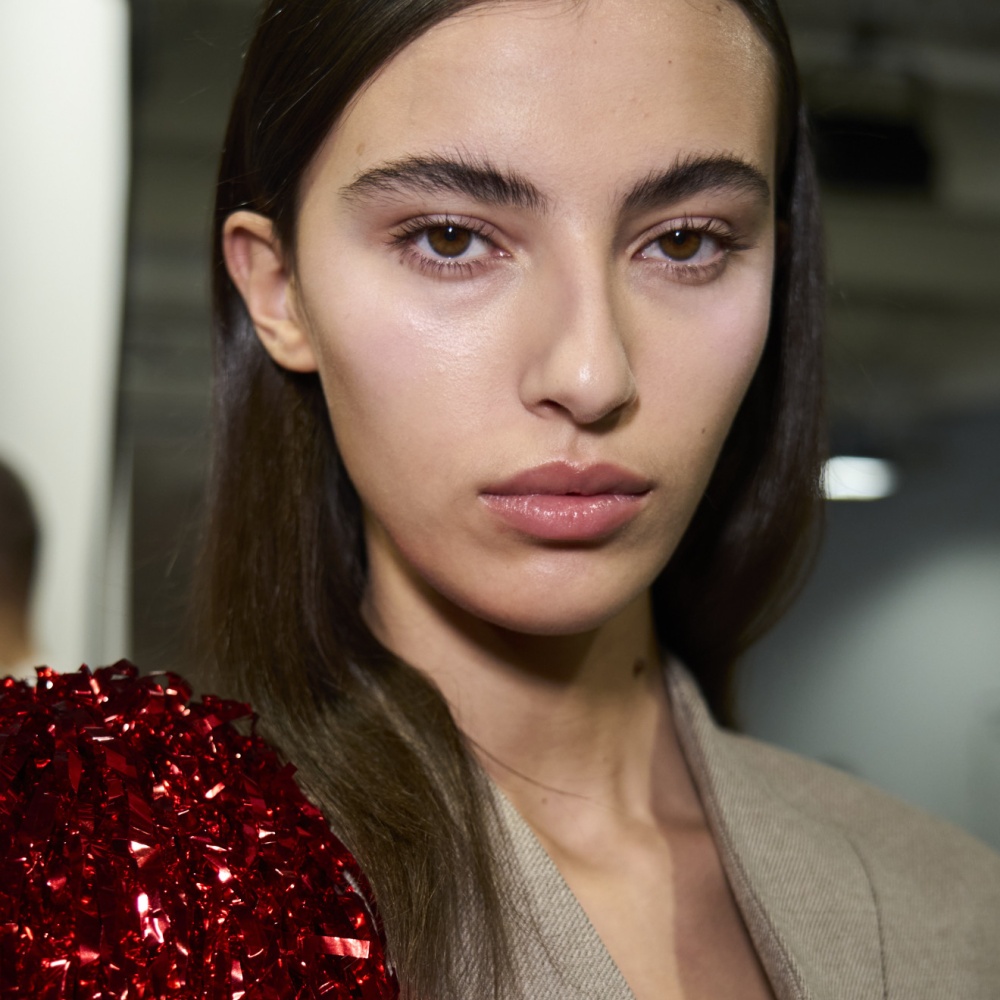 التقشير البارد للوجه..علاج فعّال لتجديد شباب البشرة وتحسين مظهرها خلال عيد الفطر 2024