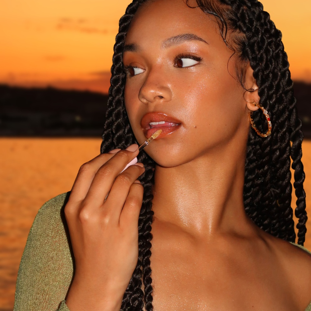 مستحضرات من وحي ألوان غروب الشمس تمنحك إطلالة مكياج مشرقة ..إليك الخطوات