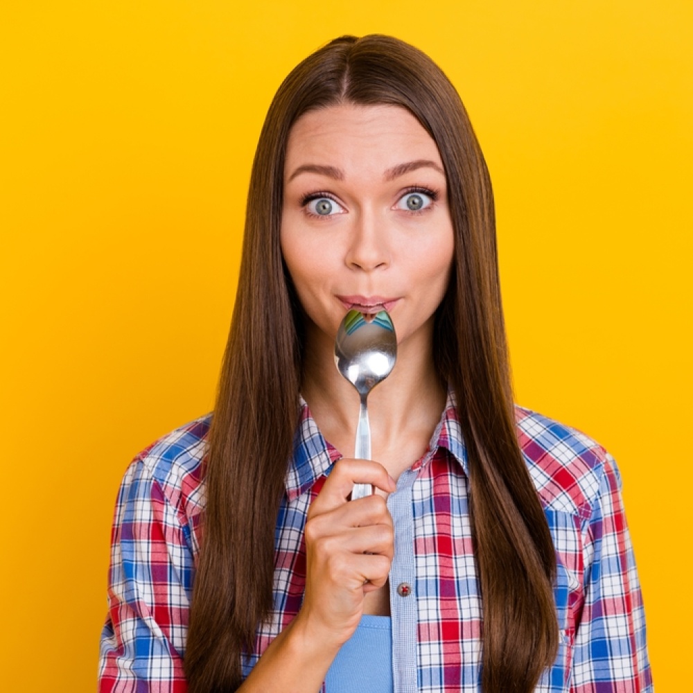 لإراحة القولون العصبي وتخفيف أعراضه: إليكِ أفضل المشروبات والأطعمة