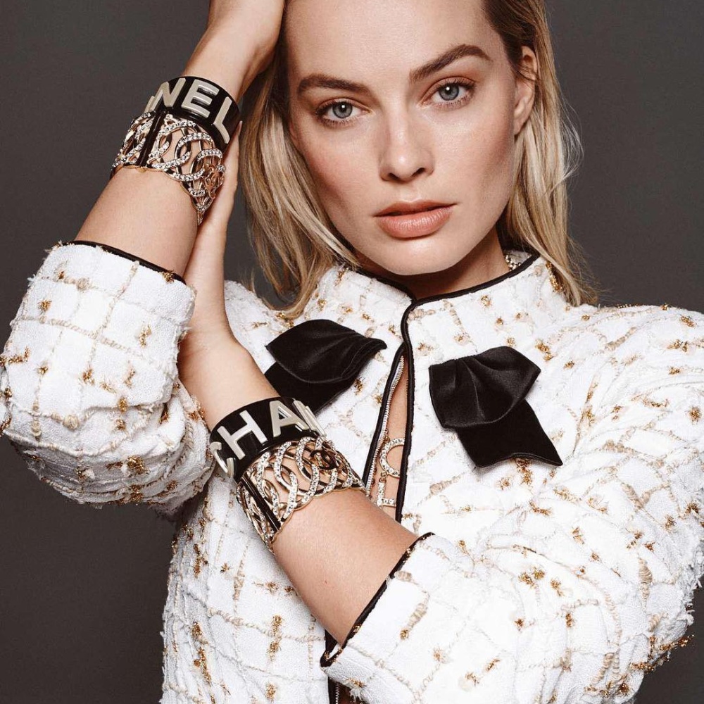 نجمات شقراوات جميلات أصبحنّ أيقونات في عالم الموضة والمجوهرات