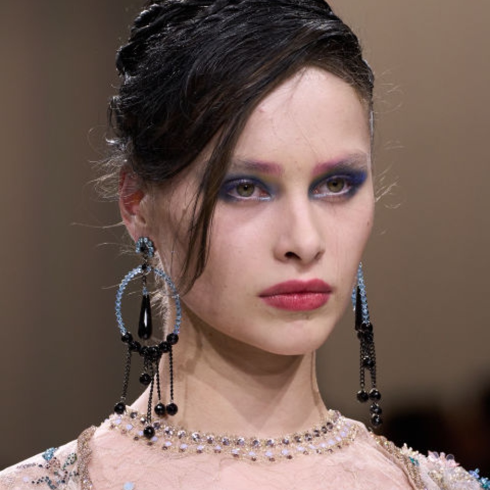 عارضة Armani Prive