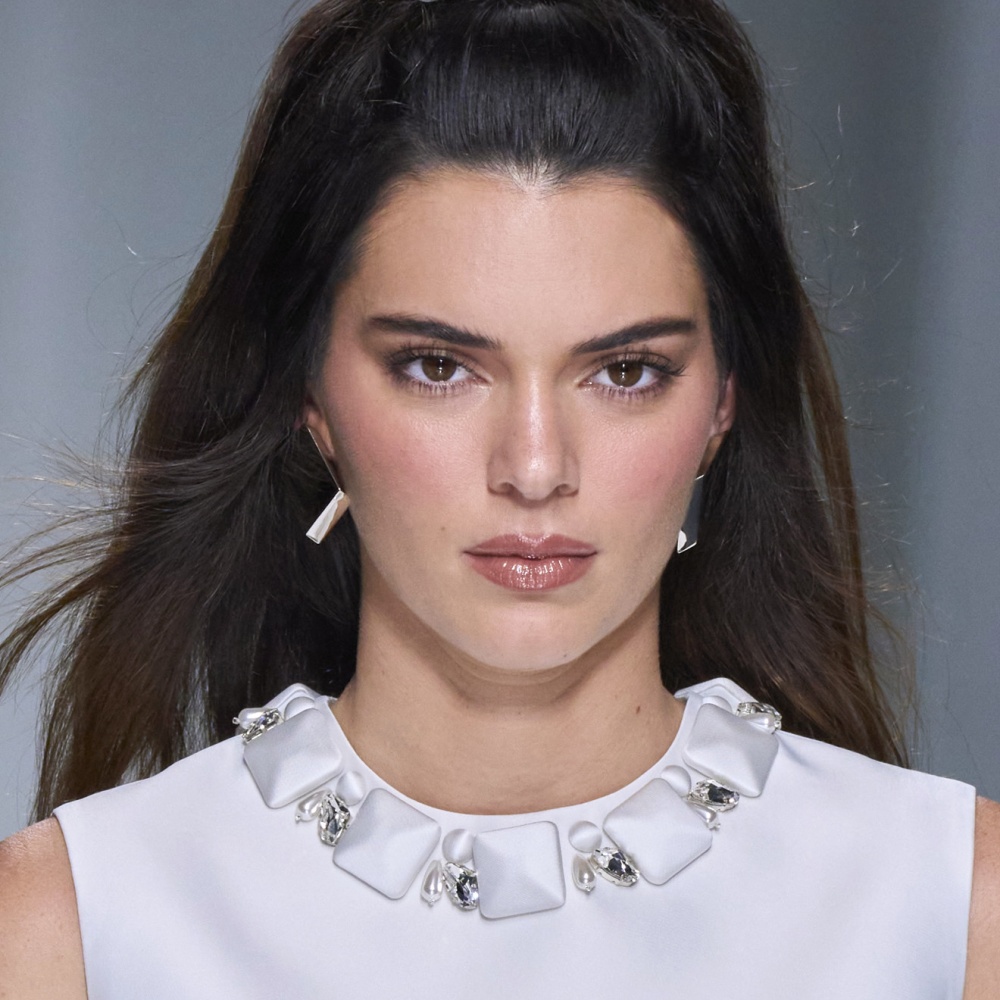 تسريحات الشعر النصفية في إطلالات الصيف