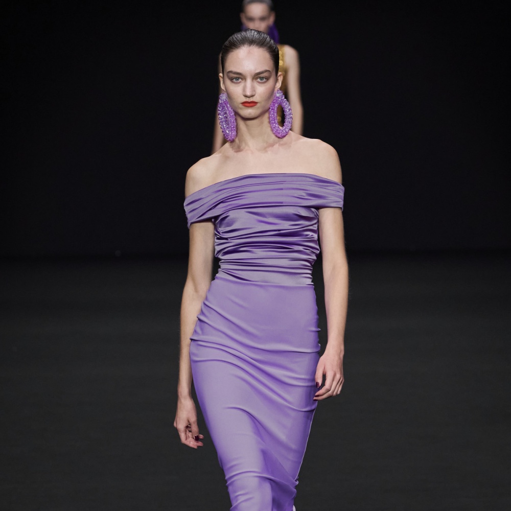 اللون البنفسجي على الفساتين جرأة في الشياكة والقصات