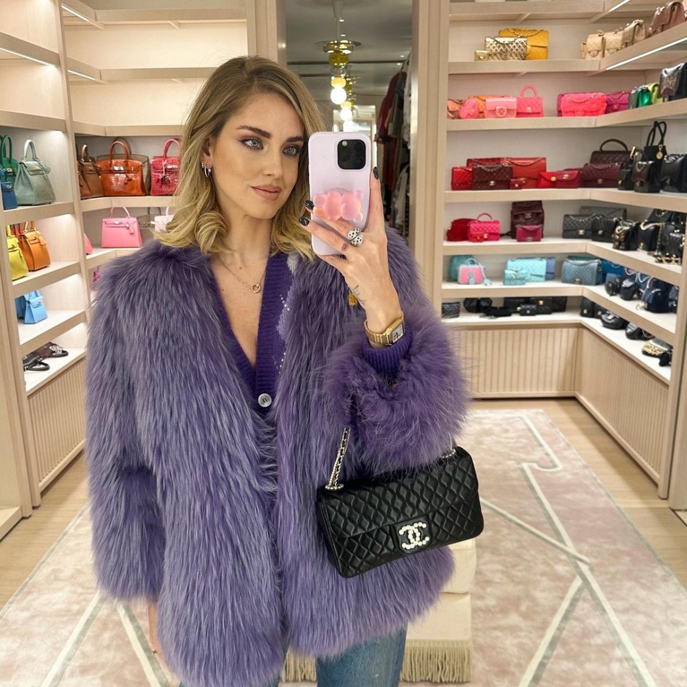 أبرز 10 قطع أساسية لا غنى عنها يجب أن تكون متوفرة في خزانة كل سيدة