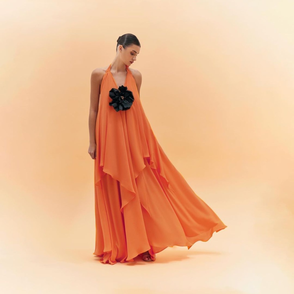 خاص لـ"هي": هدى بامعروف تحتفل بألوان الورود النادرة في مجموعة ربيع وصيف 2024