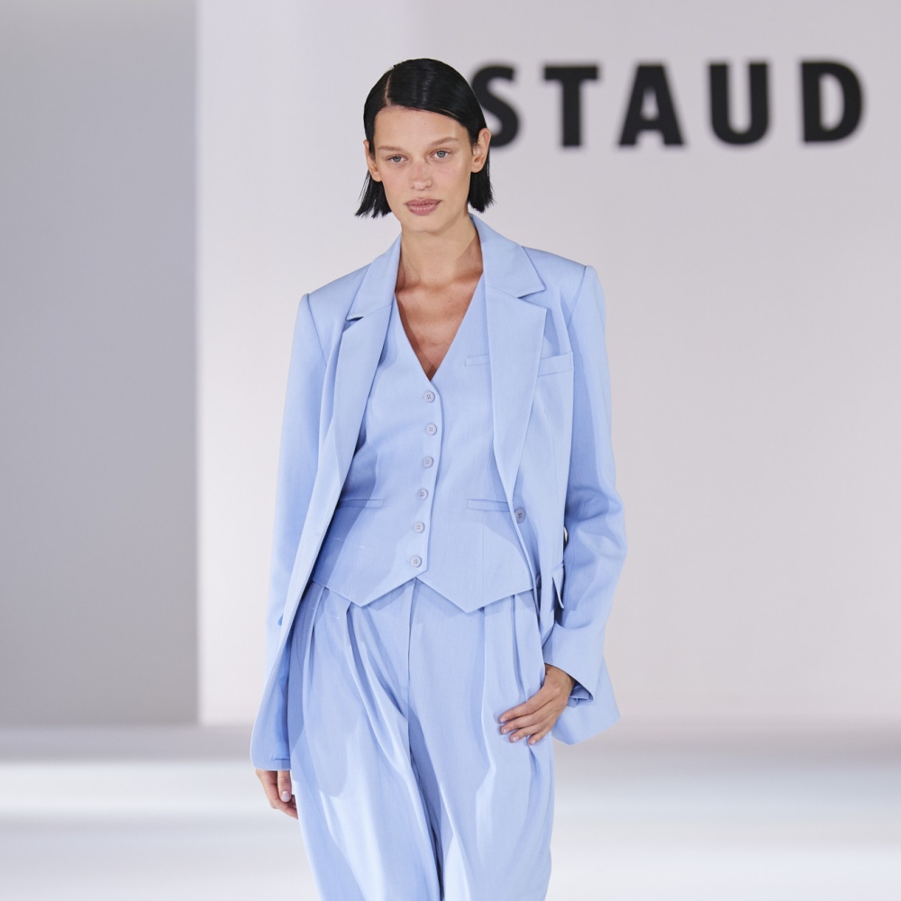 موضة البدلات المؤلفة من ثلاث قطع لصيف 2024