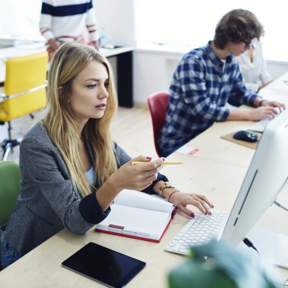 تعرفي على مزايا وعيوب التغيير الوظيفي