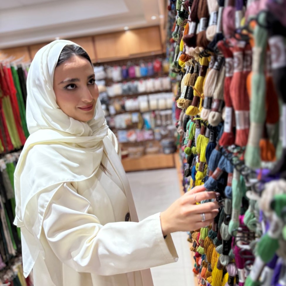 خاص بـ "هي": الرئيسة التنفيذية لجمعية الحرف المهنية "مشاعل الفقيه" ورحلتها المتميزة في دمج الفن مع إدارة الأعمال