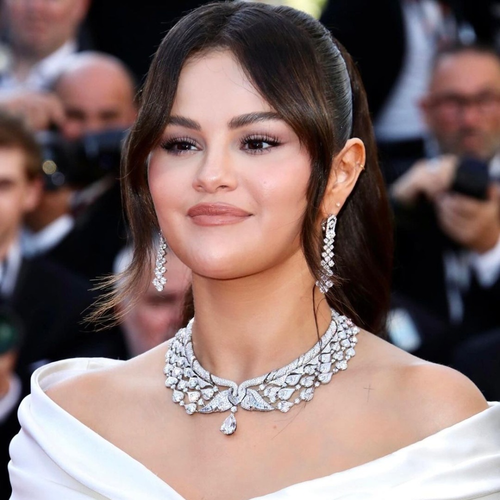 قواعد مكياج سر إطلالات سيلينا غومز لإطلالة مشرقة وشبابية للمرأة الثلاثينية