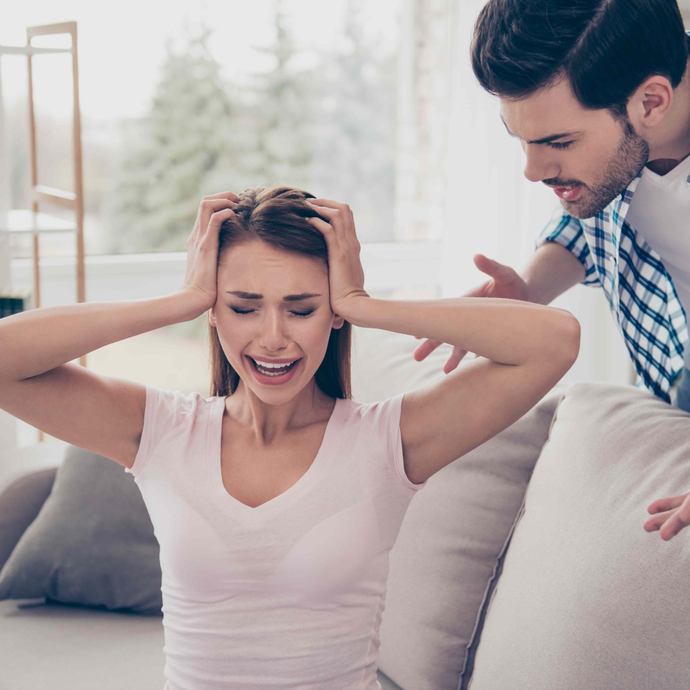 سبب كثرة المشاكل بين الزوجين بدون سبب هو الجهل بما يمر به الشريك