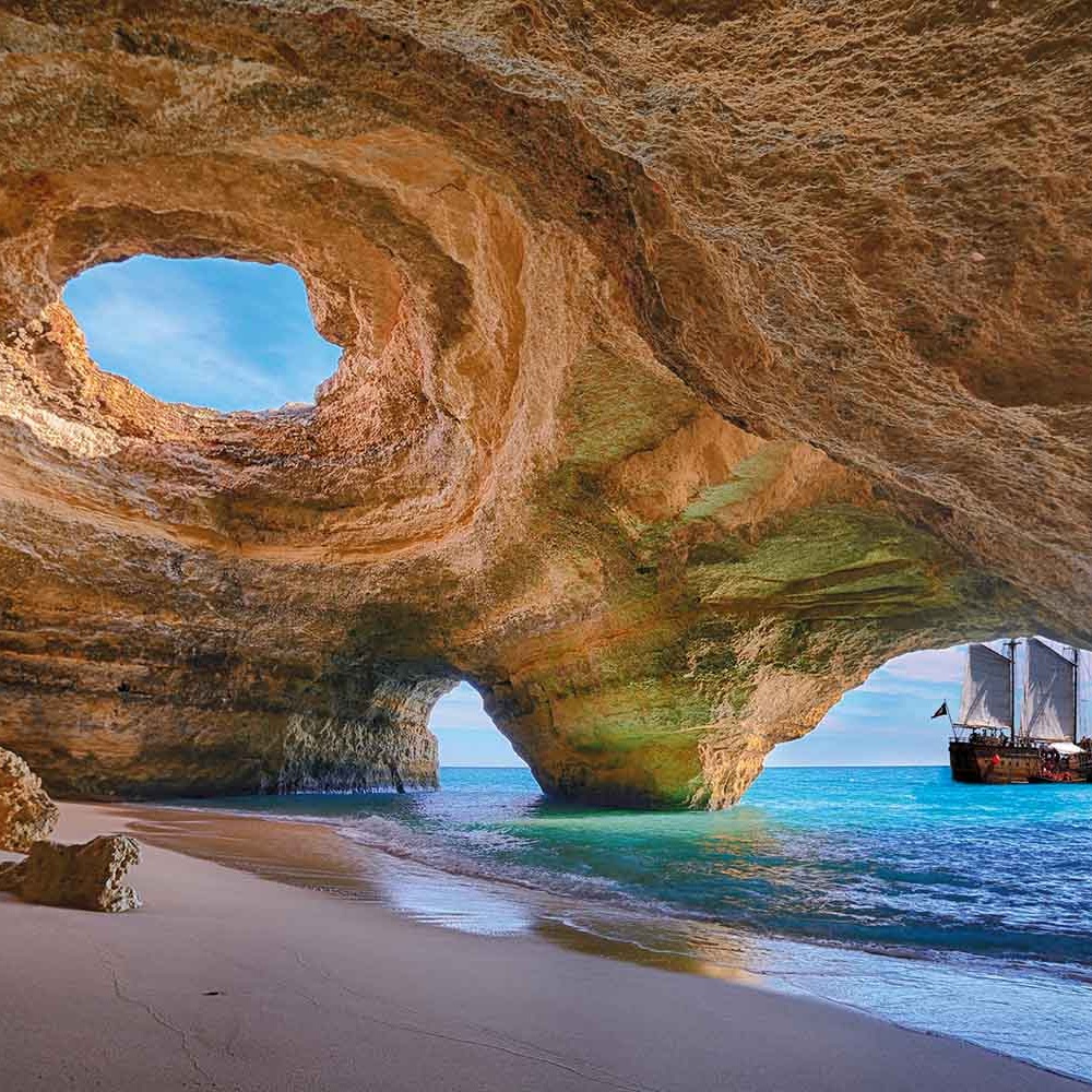 شاطئ كهف بناجيل Benagil Cave