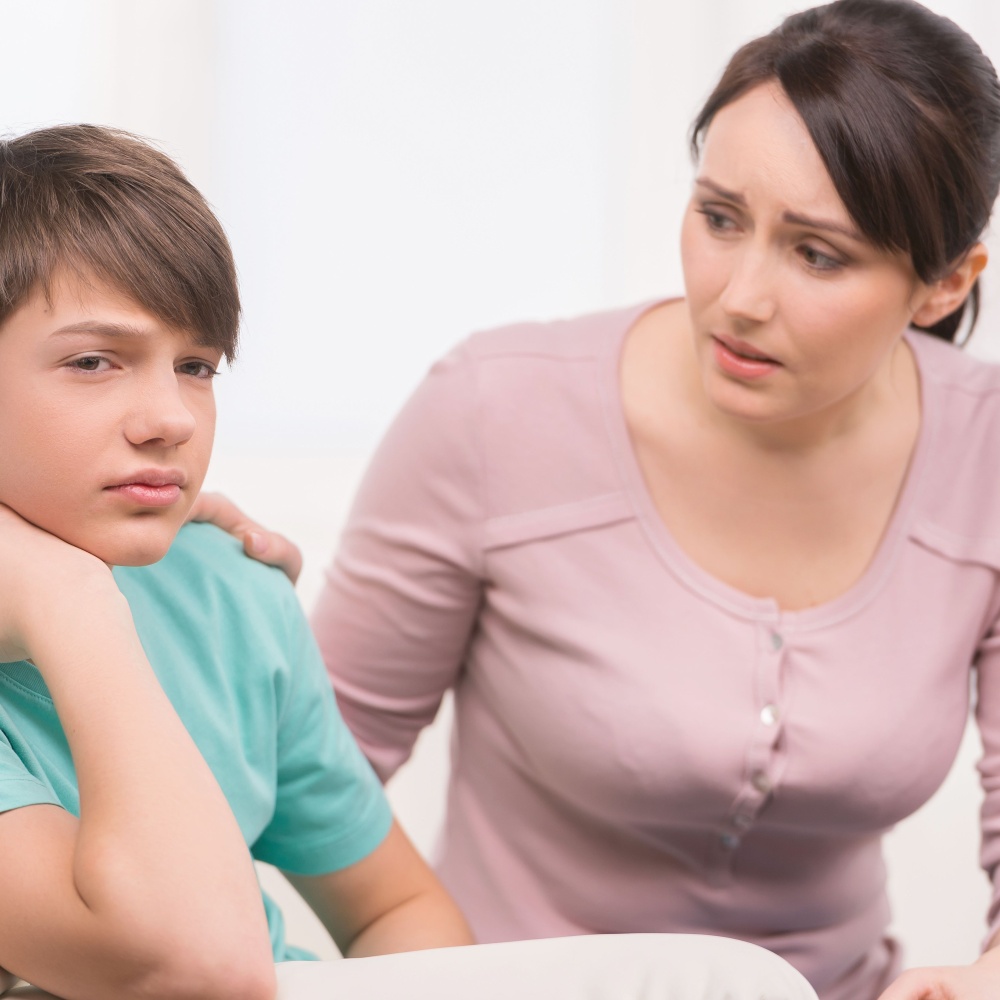 كيف أتعامل مع ابني المراهق إذا أخطأ سؤال شائع بين صفوف الأمهات