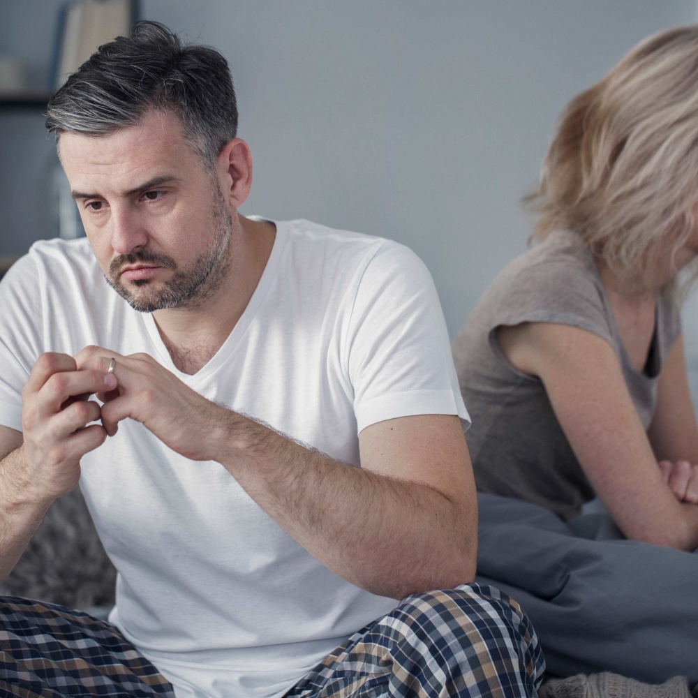 لمعرفة آليه التعامل النفسي السليم مع الزوج المتسلط يجب معرفة ما أسباب تسلطه