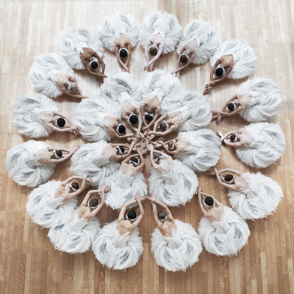 أوبرا بحيرة البجع الصورة من حساب Karolina Kuras