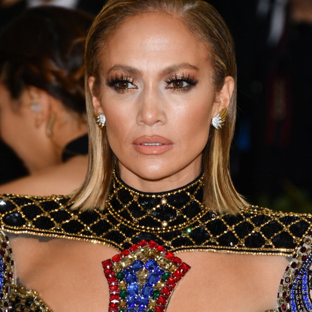 اطلالة Jennifer Lopez الجمالية عام 2018 في حفل Met Gala