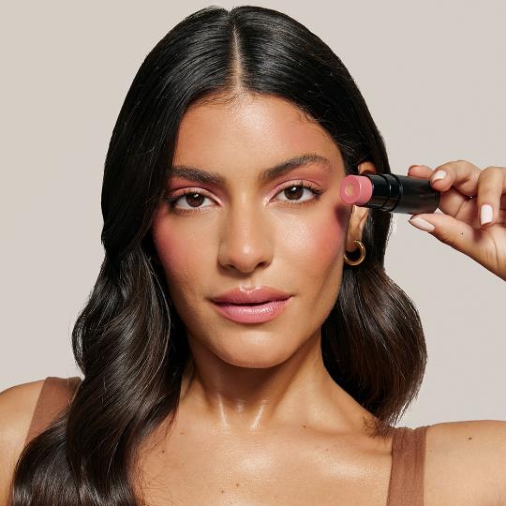 كيف تحصلين على مكياج متكامل باستخدام البلاش الكريمي فقط