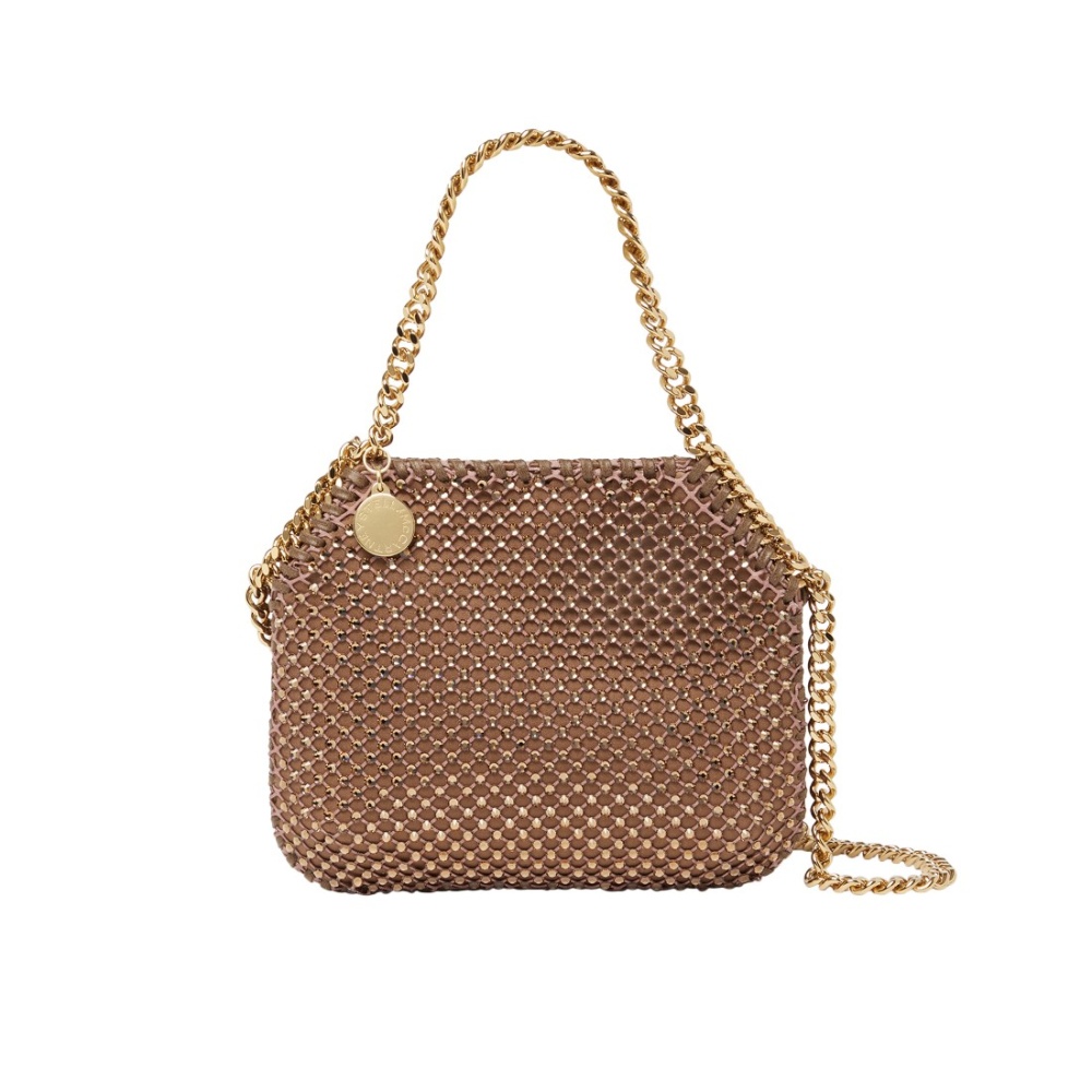 STELLA McCARTNEY تحتفل بمرور 15 عام على إطلاق حقيبتها الشهيرة FALABELLA