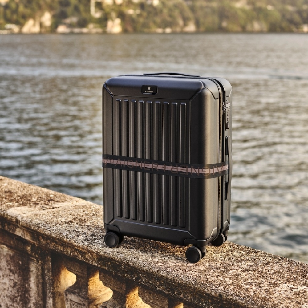 مجموعة حقائب السفر INMOTION لموسم ربيع/صيف 2024