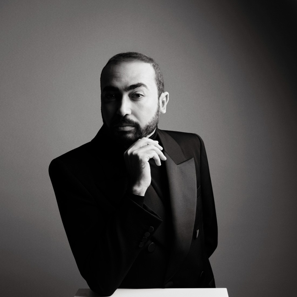 محمد آشي يصمم أزياء طاقم طائرات طيران الرياض