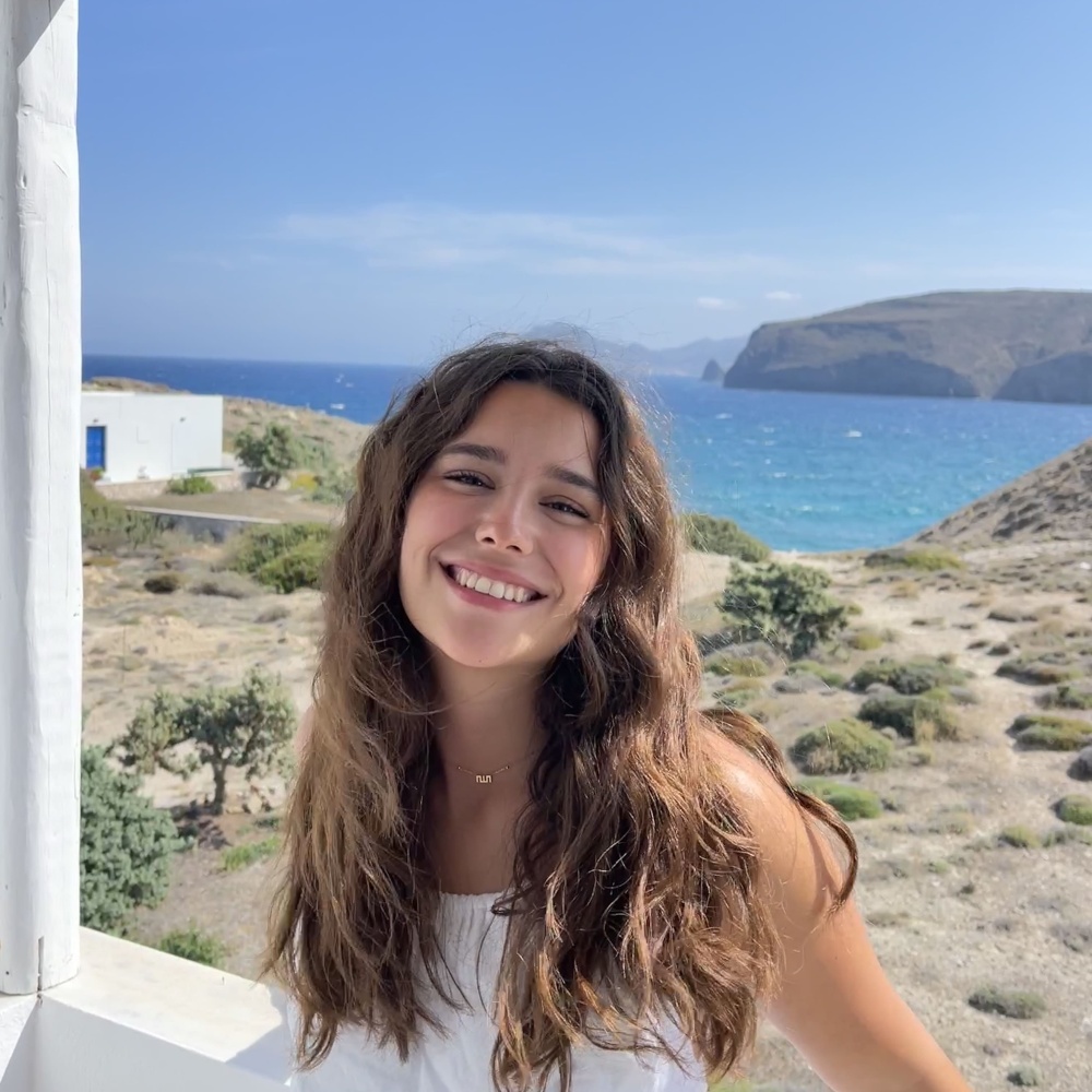 لارا العمري 